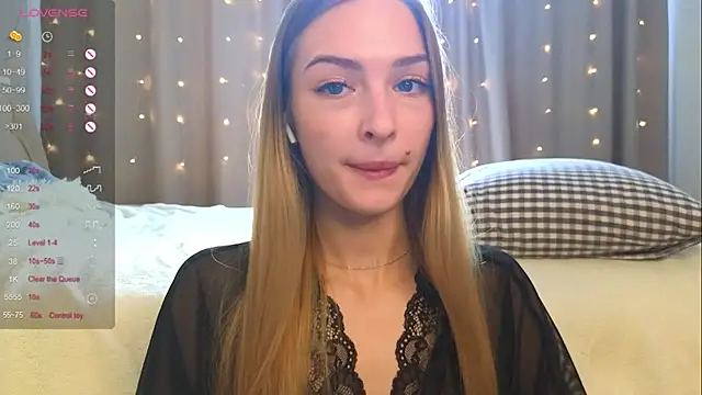 Snapshot of Soft_Eva chatting on December 11, 9:41 am Soft Eva online show from December 11, 9:41 am