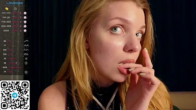 Snapshot of ElswythDecoursey chatting on December 22, 9:09 pm ElswythDecoursey online show from December 22, 9:09 pm