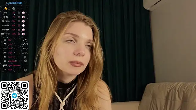 Snapshot of ElswythDecoursey chatting on December 30, 12:11 am ElswythDecoursey online show from December 30, 12:11 am