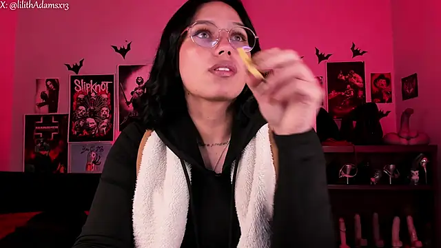 lilith-deveraux online show from March 26, 3:12 am