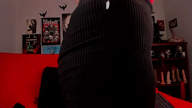 lilith-deveraux online show from May 13, 2:36 pm