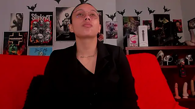 lilith-deveraux online show from May 14, 3:30 pm
