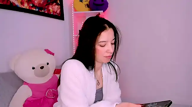 Snapshot of Manuelaa_mejiia chatting on December 17, 4:21 pm Manuelaa mejiia online show from December 17, 4:21 pm