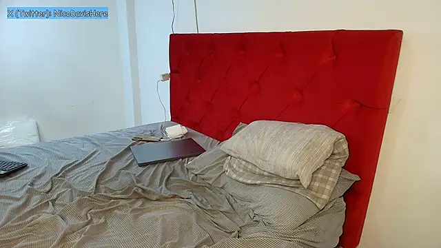 Snapshot of NicoDavisHere chatting on March 11, 10:49 pm NicoDavisHere online show from March 11, 10:49 pm