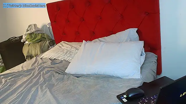 NicoDavisHere online show from May 18, 4:07 am