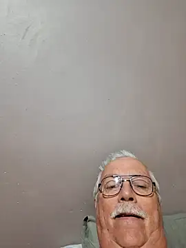 Snapshot of NawtyB1965 chatting on April 26, 4:43 am NawtyB1965 online show from April 26, 4:43 am