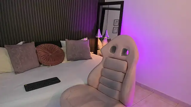 Axel brunette1 online show from September 24, 7:39 pm