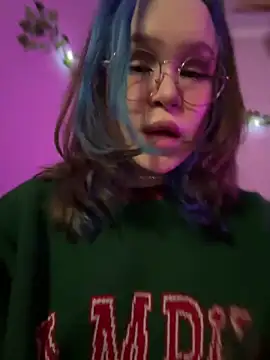 Snapshot of MaddisonHaas chatting on December 13, 12:20 am MaddisonHaas online show from December 13, 12:20 am