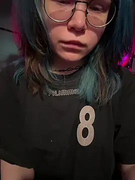 Snapshot of MaddisonHaas chatting on December 17, 2:01 am MaddisonHaas online show from December 17, 2:01 am