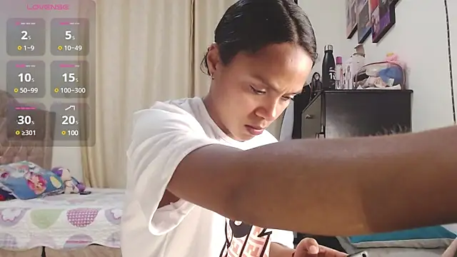 Snapshot of Samary_thomas chatting on December 12, 1:10 am Samary thomas online show from December 12, 1:10 am