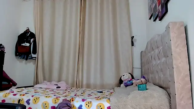 Snapshot of Samary_thomas chatting on February 12, 1:30 am Samary thomas online show from February 12, 1:30 am