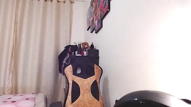 Snapshot of Samary_thomas chatting on February 26, 11:48 pm Samary thomas online show from February 26, 11:48 pm