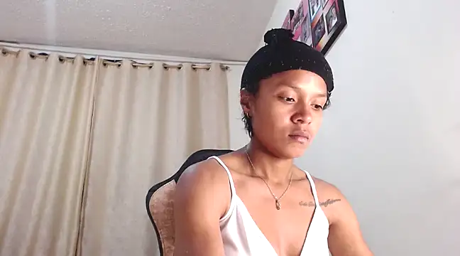 Snapshot of Samary_thomas chatting on March 17, 11:43 pm Samary thomas online show from March 17, 11:43 pm