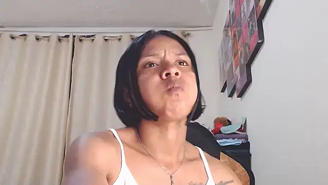 Snapshot of Samary_thomas chatting on March 19, 12:26 am Samary thomas online show from March 19, 12:26 am