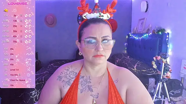 Snapshot of Ivonnee__ chatting on December 22, 8:27 am Ivonnee   online show from December 22, 8:27 am