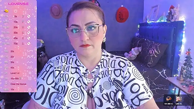 Snapshot of Ivonnee__ chatting on January 5, 3:00 am Ivonnee   online show from January 5, 3:00 am