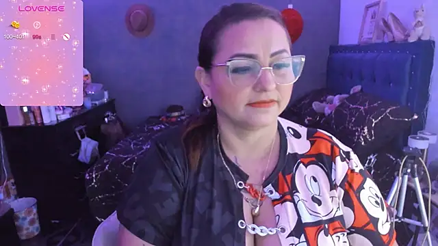 Snapshot of Ivonnee__ chatting on January 8, 9:32 am Ivonnee   online show from January 8, 9:32 am