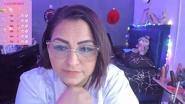 Snapshot of Ivonnee__ chatting on January 12, 5:45 am Ivonnee   online show from January 12, 5:45 am