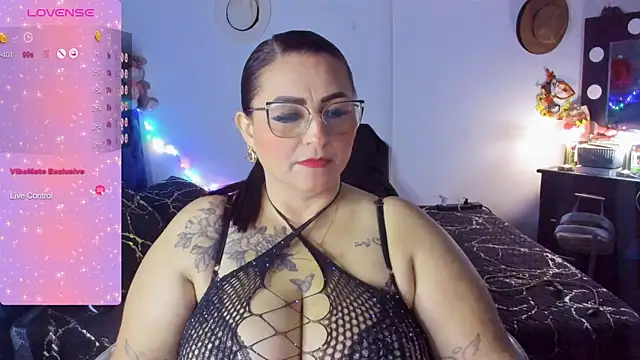 Snapshot of Ivonnee__ chatting on January 19, 2:47 am Ivonnee   online show from January 19, 2:47 am