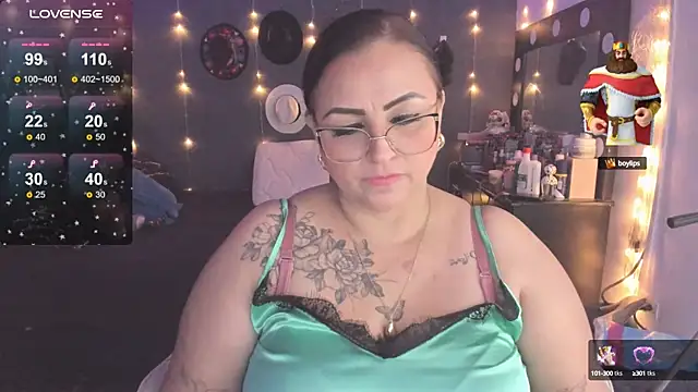 Snapshot of Ivonnee__ chatting on February 18, 7:10 am Ivonnee   online show from February 18, 7:10 am