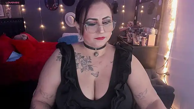 Snapshot of Ivonnee__ chatting on March 2, 2:19 am Ivonnee   online show from March 2, 2:19 am