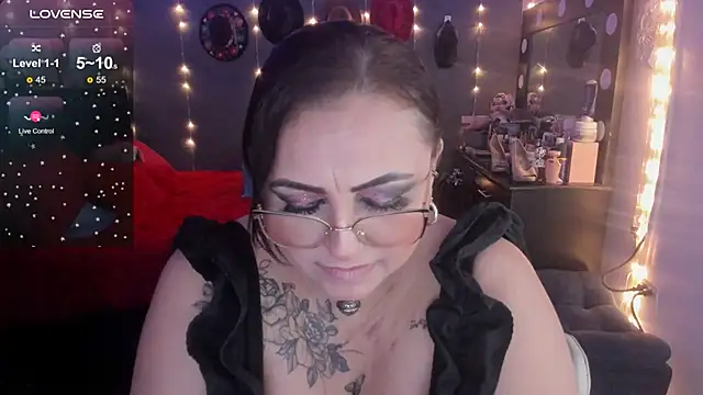 Snapshot of Ivonnee__ chatting on March 2, 5:23 am Ivonnee   online show from March 2, 5:23 am