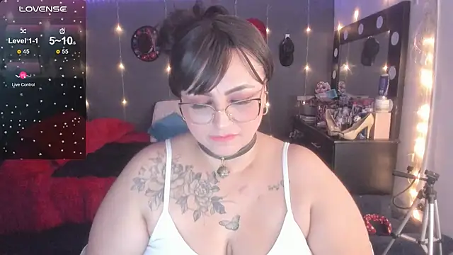 Snapshot of Ivonnee__ chatting on March 12, 6:29 am Ivonnee   online show from March 12, 6:29 am