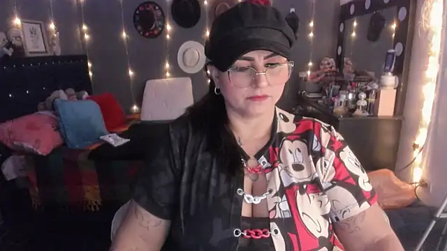 Snapshot of Ivonnee__ chatting on March 16, 6:53 am Ivonnee   online show from March 16, 6:53 am