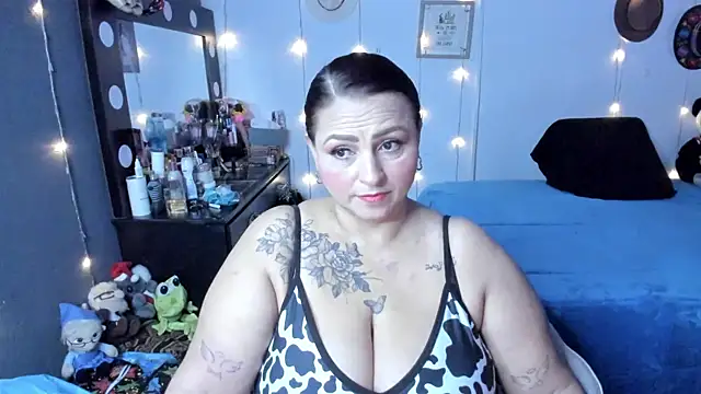 Snapshot of Ivonnee__ chatting on October 20, 10:49 am Ivonnee   online show from October 20, 10:49 am