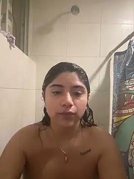 Snapshot of karlynoguez chatting on January 3, 1:59 am karlynoguez online show from January 3, 1:59 am