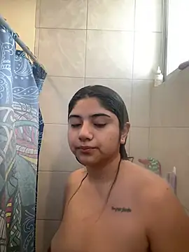 Snapshot of karlynoguez chatting on January 10, 3:27 pm karlynoguez online show from January 10, 3:27 pm