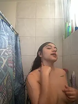 Snapshot of karlynoguez chatting on January 22, 6:10 pm karlynoguez online show from January 22, 6:10 pm