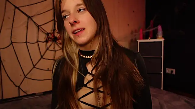 Izzy Inked online show from October 27, 6:39 am