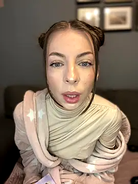 Mia Ethan online show from December 4, 10:35 am