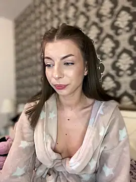 Mia Ethan online show from December 8, 7:11 pm
