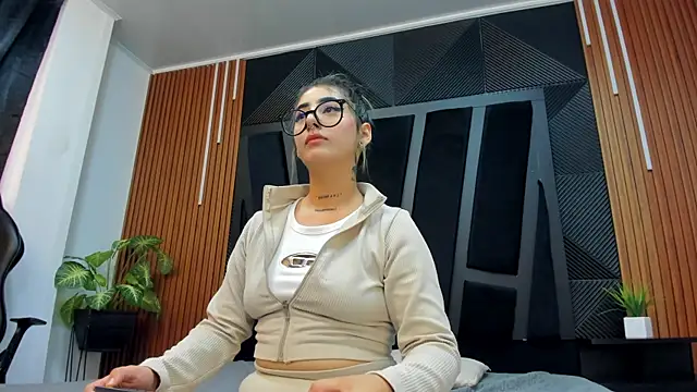 Alahia Dangelo online show from February 15, 5:39 pm