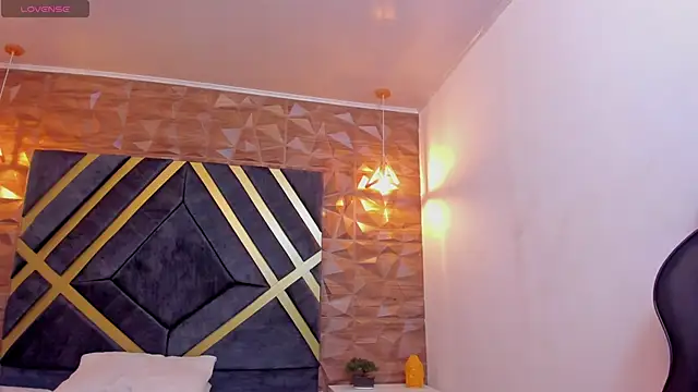 Alahia Dangelo online show from February 26, 11:30 am