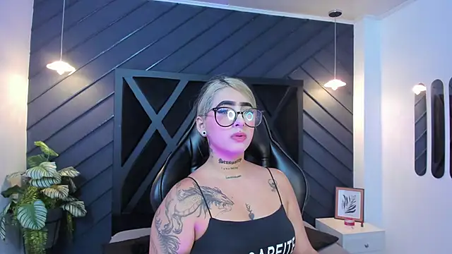 Alahia Dangelo online show from September 18, 11:34 am