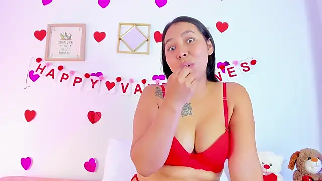 EmmaRogers online show from February 14, 6:51 pm