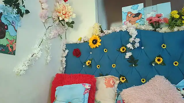 Milkdulce1 online show from May 13, 1:30 pm