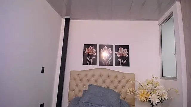 Snapshot of amaranta_f00x chatting on March 10, 12:43 pm amaranta f00x online show from March 10, 12:43 pm