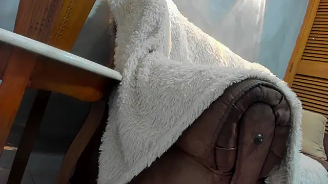 Snapshot of Dylanstonne chatting on December 9, 8:44 pm Dylanstonne online show from December 9, 8:44 pm