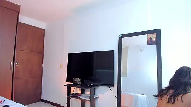 Aleja arango1 online show from May 1, 3:49 pm