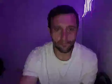 Snapshot of serjdj90 chatting on September 28, 2:50 am serjdj90 online show from September 28, 2:50 am