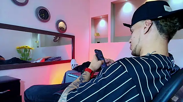 Snapshot of austin_collinss chatting on January 9, 8:34 am austin collinss online show from January 9, 8:34 am
