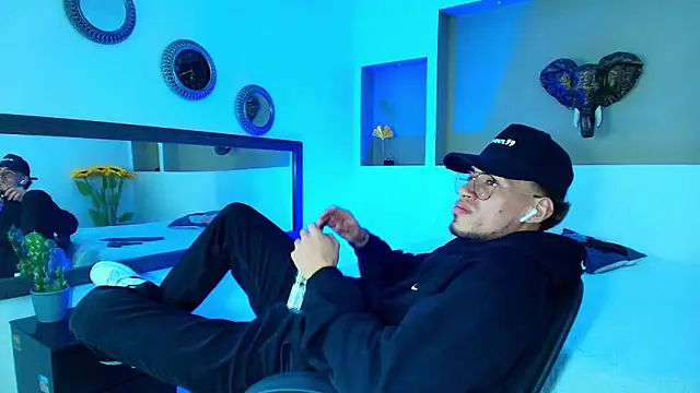 Snapshot of austin_collinss chatting on January 12, 5:03 am austin collinss online show from January 12, 5:03 am