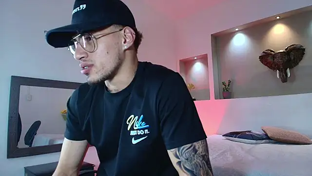 Snapshot of austin_collinss chatting on January 15, 7:26 am austin collinss online show from January 15, 7:26 am
