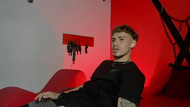 Snapshot of austin_collinss chatting on January 17, 12:42 am austin collinss online show from January 17, 12:42 am