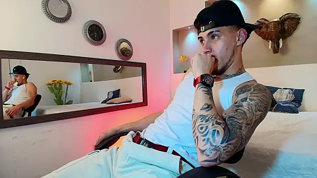 Snapshot of austin_collinss chatting on January 21, 7:58 am austin collinss online show from January 21, 7:58 am