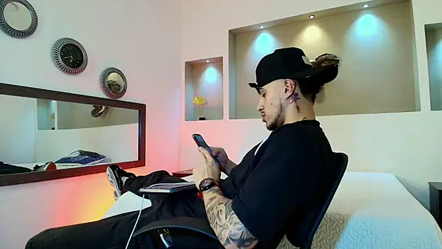 Snapshot of austin_collinss chatting on January 25, 4:13 am austin collinss online show from January 25, 4:13 am